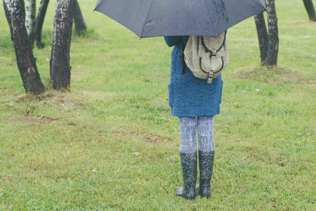 雨の日デートの服装はどうする 男性目線のおすすめとngまとめ Light Up ライトアップ 雨の日デートの服装はどうする 男性目線のおすすめとngまとめ Light Up ライトアップ