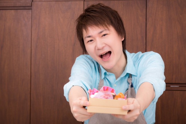 バレンタイン 男性から送る 逆チョコ ってあり 成功のポイント9つ Light Up ライトアップ