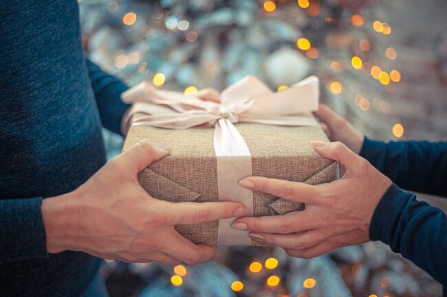 付き合う前のプレゼントは重要 女性が喜ぶものや避けるべき贈り物も紹介 Light Up ライトアップ